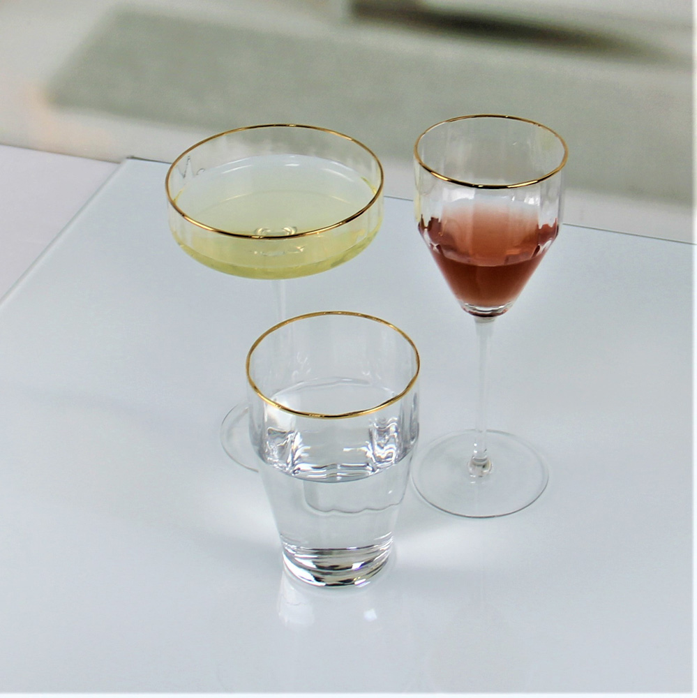 Luxury ribbed champagne coupe glass with gold rim