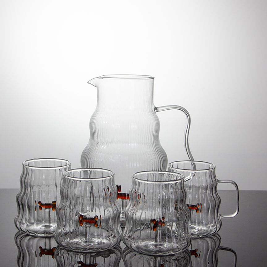 Wavy Ribbed Glass Pitcher & Cup Set, 5-Piece Amber Dog Accent Drinkware Set for Water & Tea	