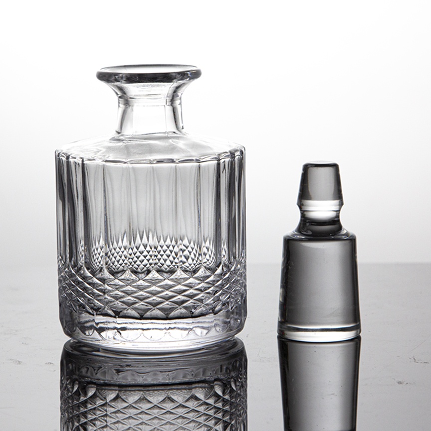 Vintage Ribbed Clear Glass Wine Whiskey Decanter for Bars Restaurants Sports Theme Events GZ2807	