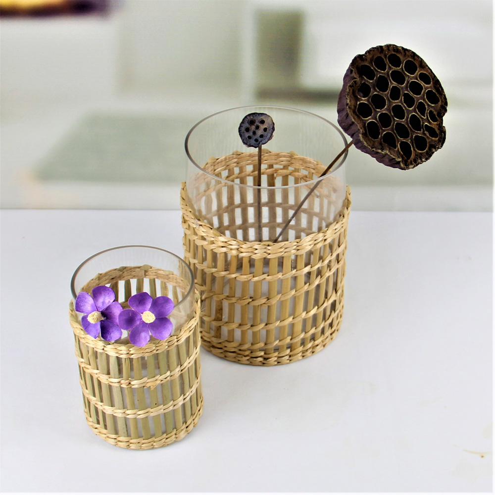 Natural style round small tabletop glass vase with grass weaving WLX012